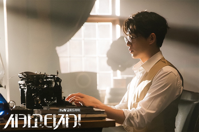 “Chicago Typewriter”: Cả dàn diễn viên cũng không bằng một chú chó! - Ảnh 6.