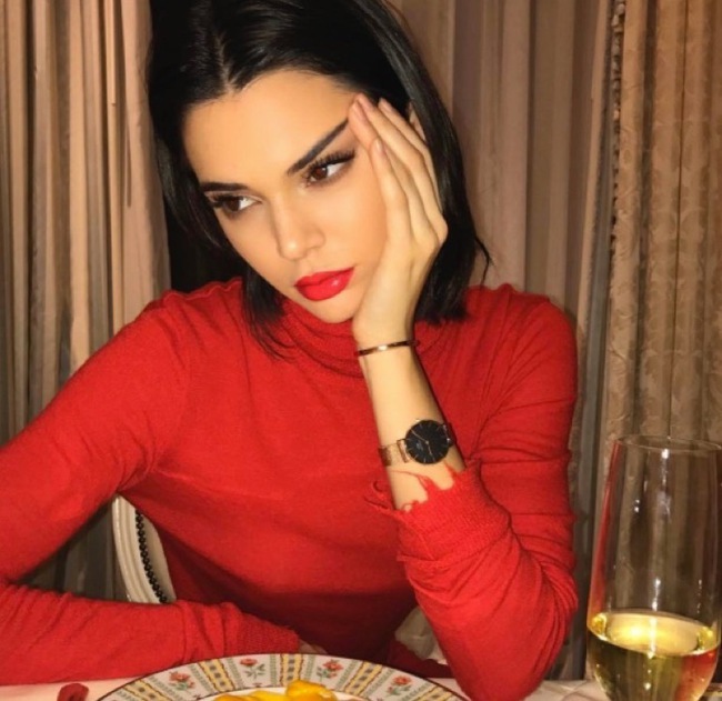 Kendall Jenner bị bạn bè thông đồng với kẻ trộm cuỗm mất trang sức 4,5 tỷ đồng - Ảnh 1.