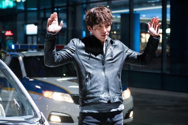 Điện ảnh H&agrave;n th&aacute;ng Hai: Tr&ugrave;m thế giới ảo Ji Chang Wook bất ngờ bị kết tội giết người - Ảnh 6.