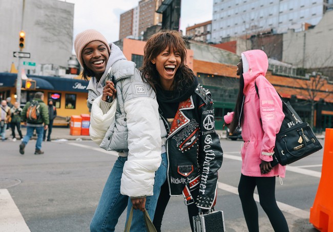 Chi&ecirc;m ngưỡng đặc sản street style đẹp kh&oacute; rời mắt tại Tuần lễ thời trang New York - Ảnh 10.