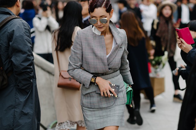 Mới ngày đầu dự Seoul Fashion Week, Tóc Tiên và Min đã lọt Top street style của Vogue - Ảnh 14.