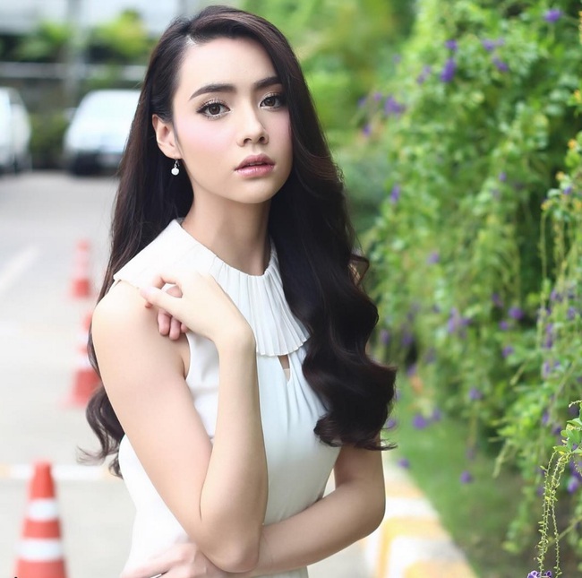 Chỉ cần xoay nghiêng mặt, Miss Teen Thái Lan đã khiến con trai đổ rạp! - Ảnh 1.