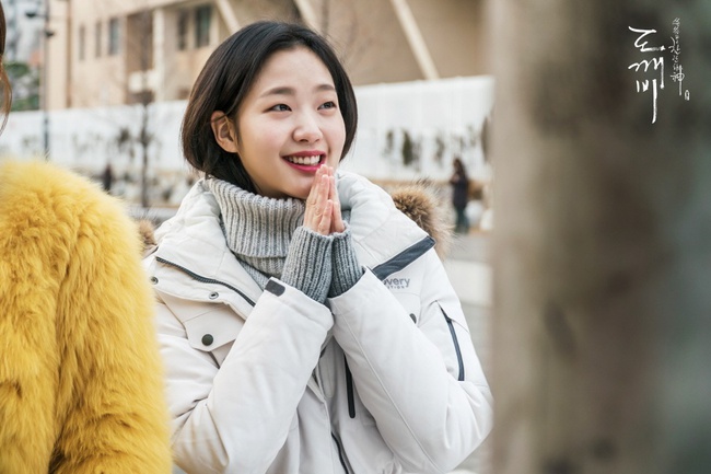 Son màu hồng đất Kim Go Eun diện trong Goblin gây sốt, con gái Hàn thi nhau sắm - Ảnh 1.