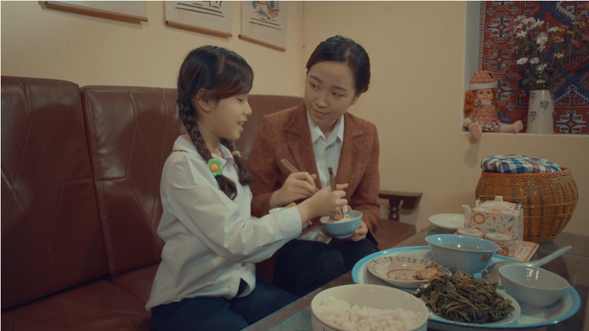 Clip &ldquo;Tin nhắn của mẹ&rdquo; rung động h&agrave;ng triệu tr&aacute;i tim bạn trẻ khi nghĩ về mẹ - Ảnh 1.