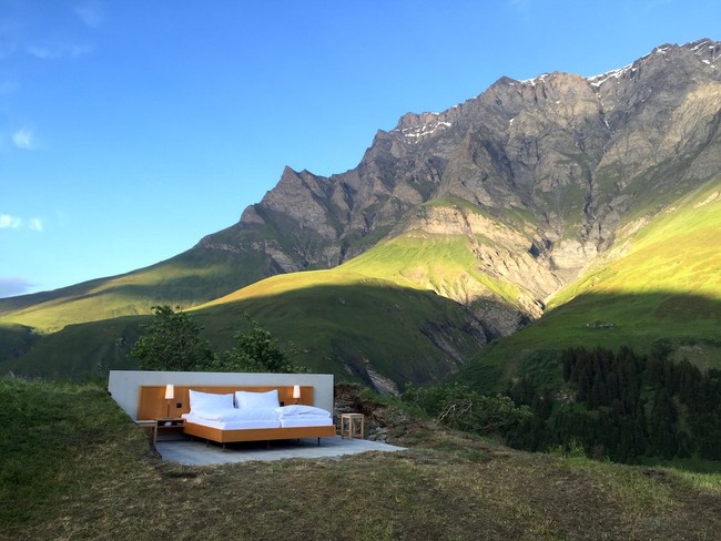 Bạn có muốn được qua đêm tại phòng khách sạn ngàn sao nằm chênh vênh trên đỉnh núi Alps? - Ảnh 3.