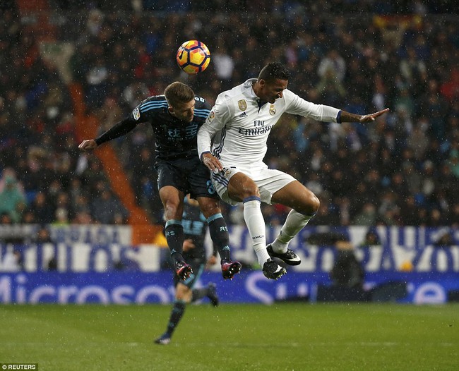 Ronaldo ghi b&agrave;n, Real cho Barca ngửi kh&oacute;i trong cuộc đua v&ocirc; địch - Ảnh 3.