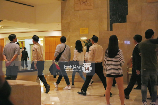 Sau khi hào hứng chào fan Việt ở sân bay, Yoona (SNSD) trở về khách sạn vào nửa đêm - Ảnh 1.