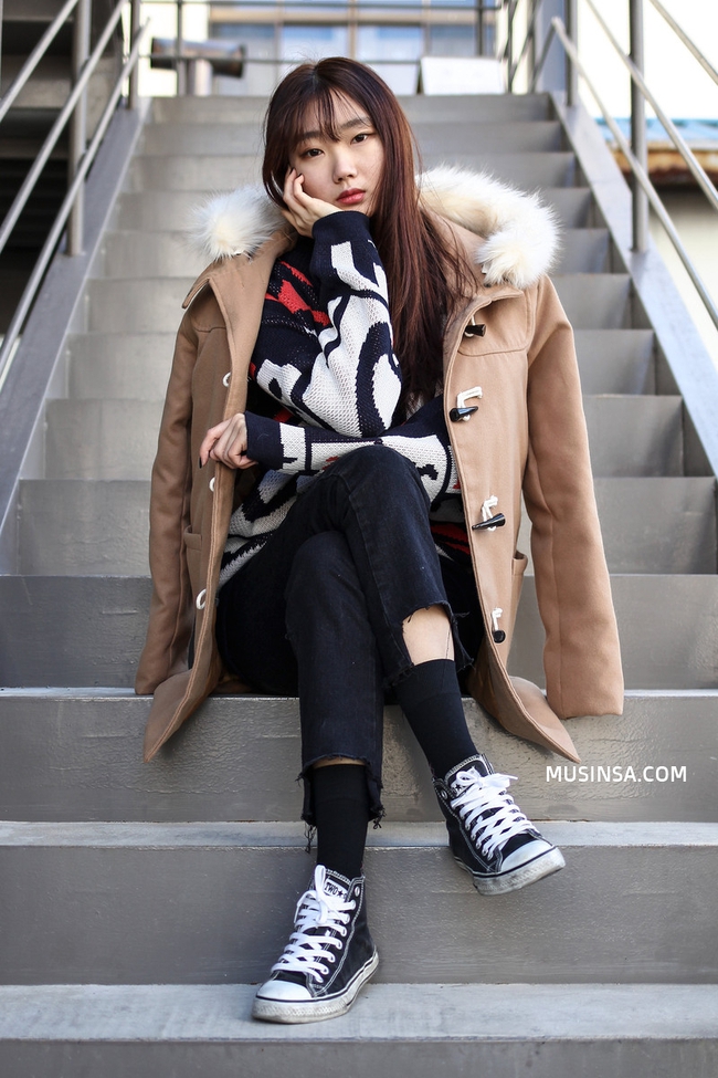 Ngắm street style thế giới, gật g&ugrave; c&ocirc;ng nhận những set đồ ấm &aacute;p, thoải m&aacute;i cũng c&oacute; thể h&uacute;t mắt hết sảy - Ảnh 1.