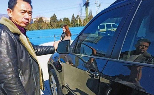 Kh&ocirc;ng may l&agrave;m hỏng xe BMW, cậu học sinh bất ngờ được tặng 33 triệu đồng - Ảnh 1.