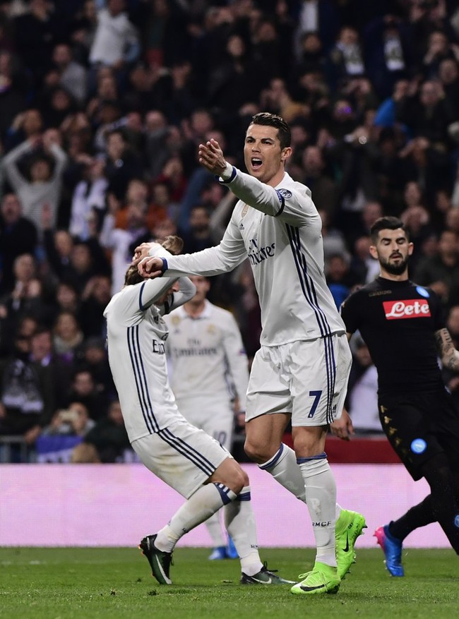 Ronaldo ghi dấu ấn, Real đặt một chân vào tứ kết Champions League - Ảnh 2.