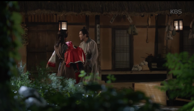 C&oacute; phải bi&ecirc;n kịch của &ldquo;Hwarang&rdquo; đang tự tay &ldquo;b&oacute;p chết&rdquo; nh&acirc;n vật của m&igrave;nh? - Ảnh 1.