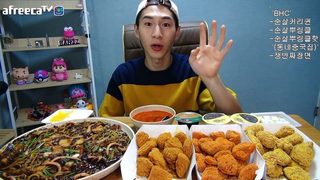 Ai mà tin được anh chàng Hàn Quốc ăn suốt ngày lại sở hữu thân hình khỏe khoắn chuẩn đến từng milimét như này - Ảnh 3.