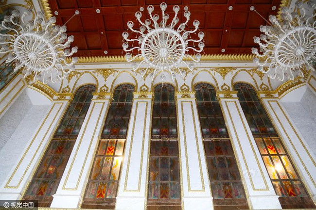 Khung cảnh tan hoang, lộn xộn ở chốn ăn chơi kh&eacute;t tiếng Trung Quốc một thời - Ảnh 1.