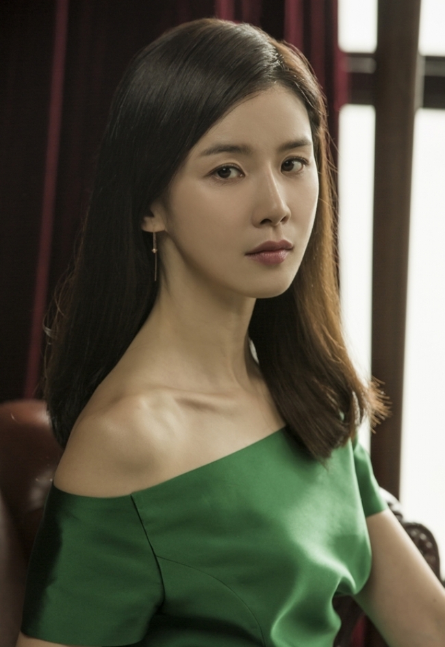 Vợ chồng Ji Sung – Lee Bo Young thay phiên nhau chiếm sóng màn ảnh Hàn - Ảnh 3.