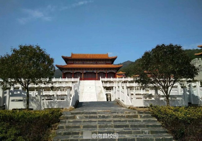Sinh viên Trung Quốc thích thú với trường học có lối thiết kế như Hoàng cung, đi học như lên chầu - Ảnh 4.