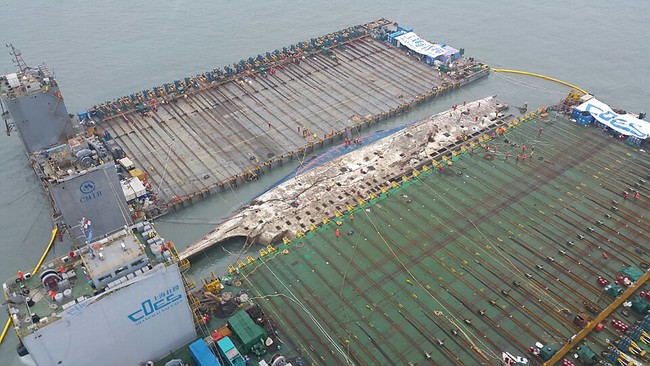 Hàn Quốc hoàn tất quá trình trục vớt phà Sewol - Ảnh 2.