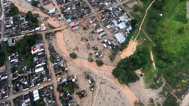 Chùm ảnh: Hiện trường vụ lở đất kinh hoàng khiến 254 người thiệt mạng ở Colombia - Ảnh 1.