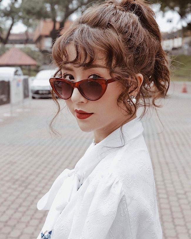 Kiểu tóc xoăn tít hot trend của Quỳnh Anh Shyn: Tạo kiểu chuẩn đã khó, giữ nó đẹp mãi còn khó hơn - Ảnh 1.