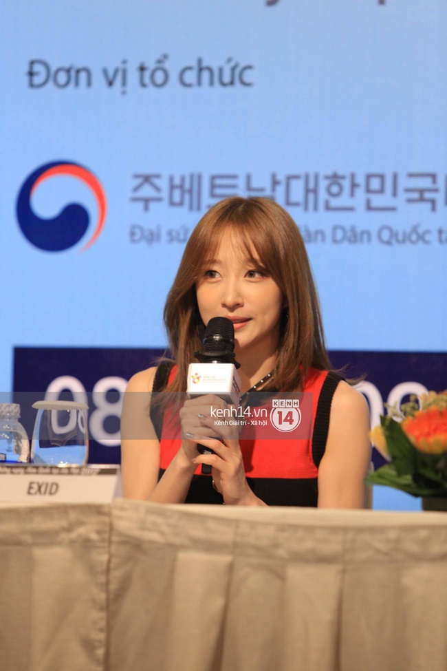 1001 biểu cảm tinh nghịch của mỹ nh&acirc;n Hani c&ugrave;ng EXID, Snuper tại họp b&aacute;o Việt Nam - Ảnh 1.