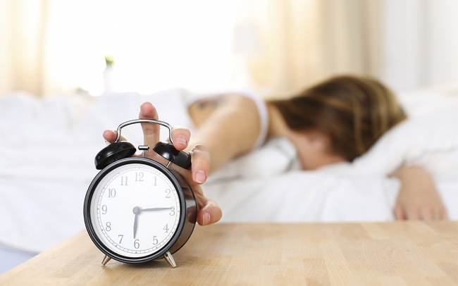 Đừng làm 4 việc này ngay khi thức dậy thì ngày mới sẽ khỏe khoắn và năng động hơn đấy - Ảnh 1.