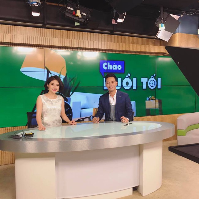 MC Phan Anh lần đầu dẫn thời sự sau tin đồn cấm sóng VTV - Ảnh 3.