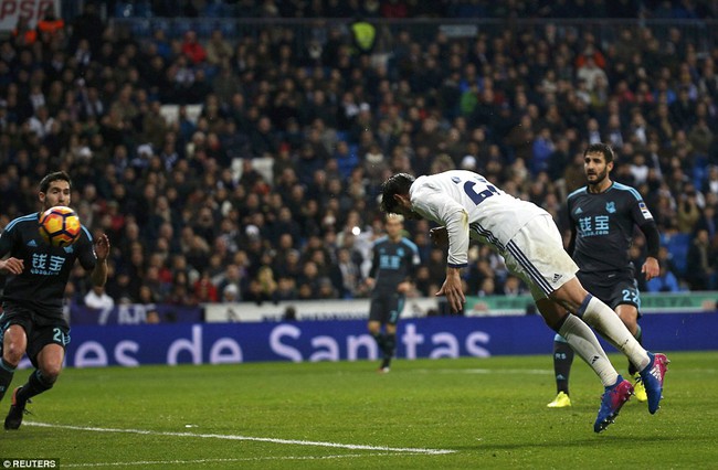 Ronaldo ghi b&agrave;n, Real cho Barca ngửi kh&oacute;i trong cuộc đua v&ocirc; địch - Ảnh 12.