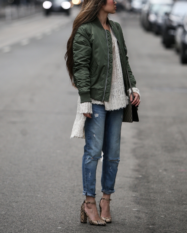 Ngắm street style thế giới, gật g&ugrave; c&ocirc;ng nhận những set đồ ấm &aacute;p, thoải m&aacute;i cũng c&oacute; thể h&uacute;t mắt hết sảy - Ảnh 9.