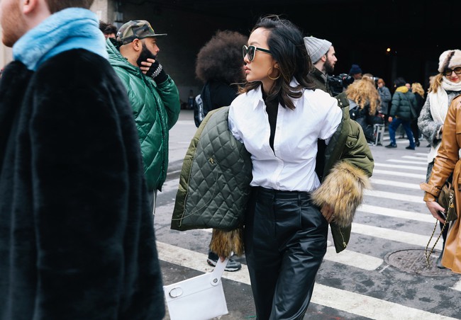 Chi&ecirc;m ngưỡng đặc sản street style đẹp kh&oacute; rời mắt tại Tuần lễ thời trang New York - Ảnh 14.