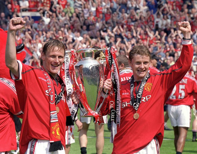 Ole Gunnar Solskjaer: S&aacute;t thủ c&oacute; gương mặt trẻ thơ - Ảnh 1.