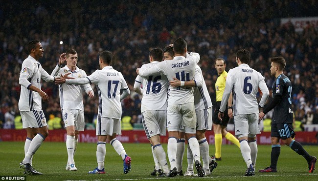 Ronaldo ghi b&agrave;n, Real cho Barca ngửi kh&oacute;i trong cuộc đua v&ocirc; địch - Ảnh 13.
