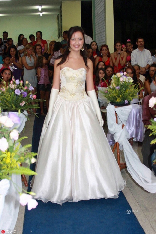 Tưởng nhớ bạn trai B&uacute;p b&ecirc; Ken qu&aacute; cố, người mẫu trẻ chi tiền tỷ phẫu thuật thẩm mỹ th&agrave;nh Barbie - Ảnh 9.