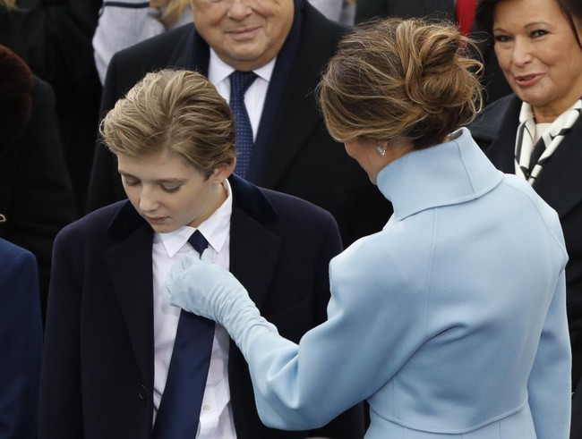 13 hình ảnh ấn tượng nhất của Đệ nhất phu nhân Mỹ Melania Trump kể từ sau lễ nhậm chức của chồng - Ảnh 21.