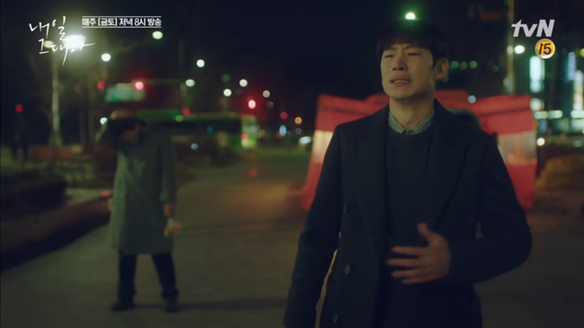 &ldquo;Tomorrow With You&rdquo;: Say b&iacute; tỉ, chồng Shin Min Ah t&iacute; th&igrave; kh&oacute;a m&ocirc;i&hellip; mẹ vợ - Ảnh 2.