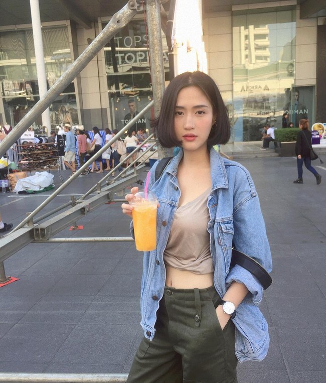 Cứ chê tóc ngôi giữa quê nhưng hot girl Thái, Trung cô nào cô nấy để tóc này đều xinh hết nấc - Ảnh 11. Cứ chê tóc ngôi giữa quê nhưng hot girl Thái, Trung cô nào cô nấy để tóc này đều xinh hết nấc - Ảnh 11.