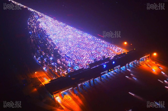 Trung Quốc: Kinh hoàng cảnh tượng hàng ngàn chiếc xe nối đuôi nhau đi vào thành phố sau kỳ nghỉ lễ - Ảnh 11.