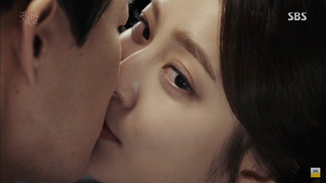 “Whisper”: Lee Sang Yoon và vợ “tình tứ” ngay trước mặt Lee Bo Young - Ảnh 2.