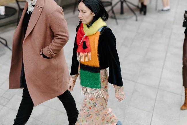 Mới ngày đầu dự Seoul Fashion Week, Tóc Tiên và Min đã lọt Top street style của Vogue - Ảnh 18.