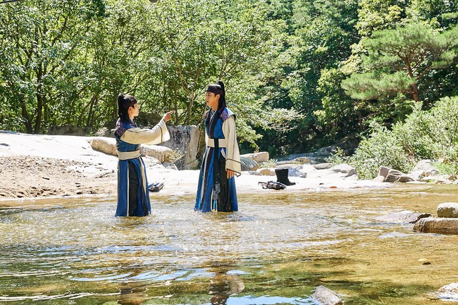 Hwarang: Vừa nói yêu Go Ara, Park Seo Joon lĩnh ngay một mũi tên chí mạng - Ảnh 19.