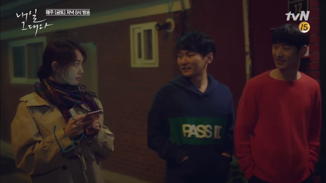 Cưới nhau đ&atilde; đời, Shin Min Ah bắt gặp chồng Je Hoon &ocirc;m trai lạ! - Ảnh 4.