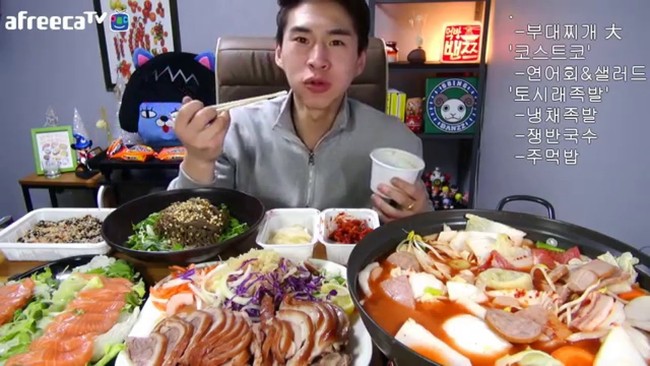 Ai mà tin được anh chàng Hàn Quốc ăn suốt ngày lại sở hữu thân hình khỏe khoắn chuẩn đến từng milimét như này - Ảnh 7.