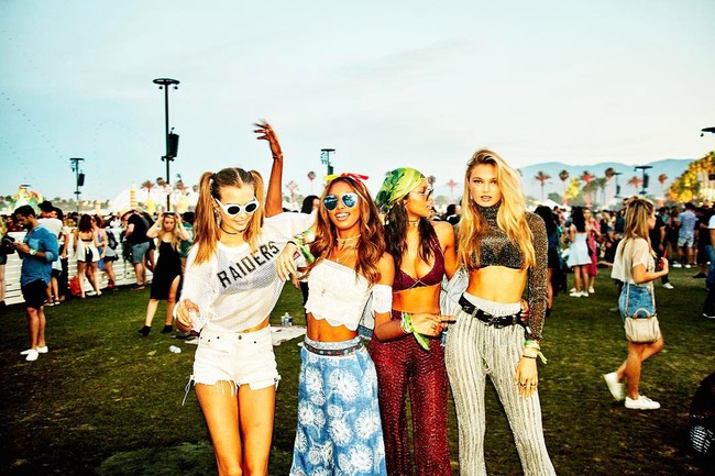 Tổng kết Coachella 2017: Dàn thiên thần Victorias Secret chặt chém các chị em, sexy lấn lướt hết phần người khác - Ảnh 13.