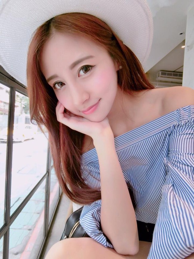 Biết tiếp viên Hàng không xinh rồi, nhưng không nhất thiết phải như hot girl thế đâu! - Ảnh 3.