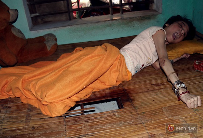 Truyện cổ t&iacute;ch c&oacute; thật về hai chị em suốt 40 năm nu&ocirc;i &ldquo;người dưng&rdquo; bị t&acirc;m thần, bại liệt - Ảnh 1.