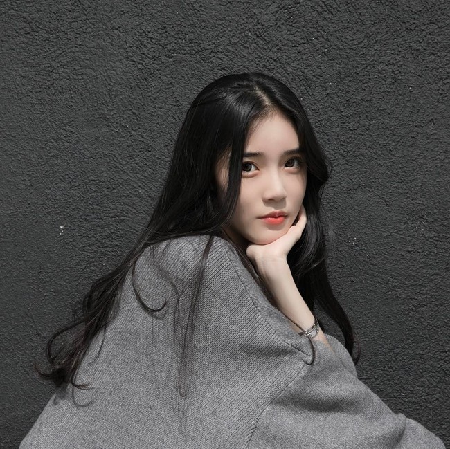 Cứ chê tóc ngôi giữa quê nhưng hot girl Thái, Trung cô nào cô nấy để tóc này đều xinh hết nấc - Ảnh 13. Cứ chê tóc ngôi giữa quê nhưng hot girl Thái, Trung cô nào cô nấy để tóc này đều xinh hết nấc - Ảnh 13.