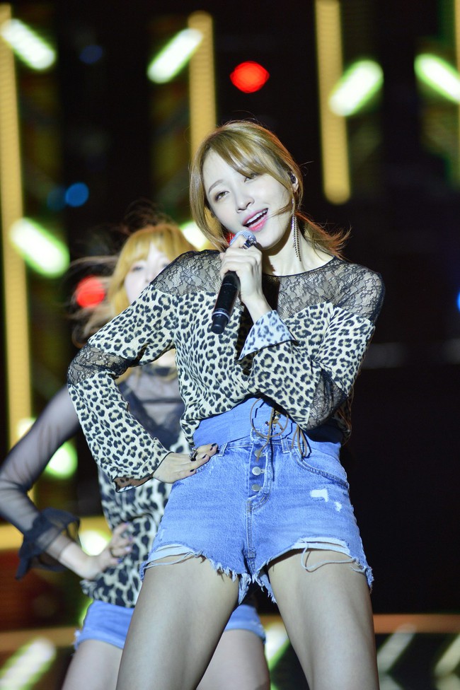 Hani (EXID) cứ đẹp và sexy hết cỡ tại MBC Music K-Plus Concert như thế này thì ai chịu nổi! - Ảnh 9.