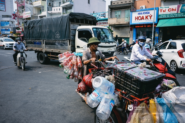 Hai ông bà ve chai gặp nhau giữa Sài Gòn, cùng về chung một nhà và nuôi lũ con toàn gà, chó, thỏ - Ảnh 14.