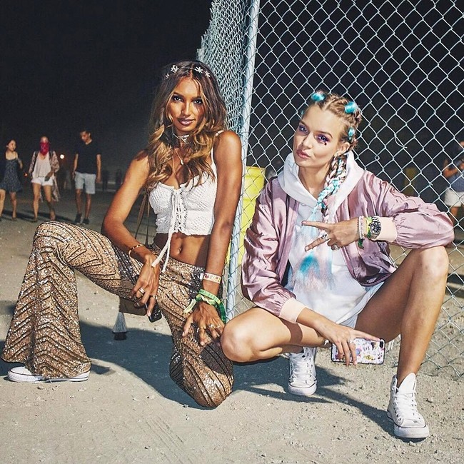 Tổng kết Coachella 2017: D&agrave;n thi&ecirc;n thần Victorias Secret chặt ch&eacute;m c&aacute;c chị em, sexy lấn lướt hết phần người kh&aacute;c - Ảnh 14.
