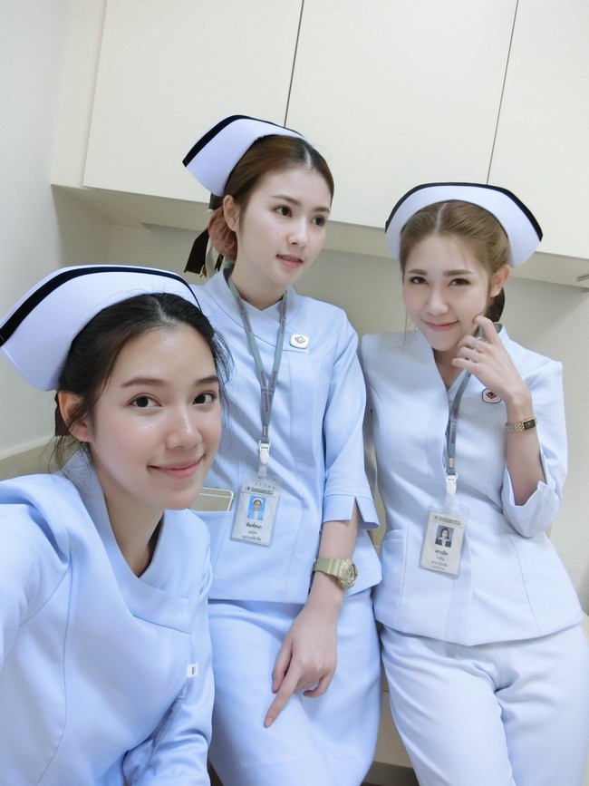 Bức ảnh siêu hot: 3 cô y tá đã xinh lại còn làm cùng viện với nhau! - Ảnh 1.