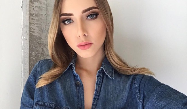 Once when she was a child, Eminem's daughter is now a super hot 21-year-old student - Photo 6.