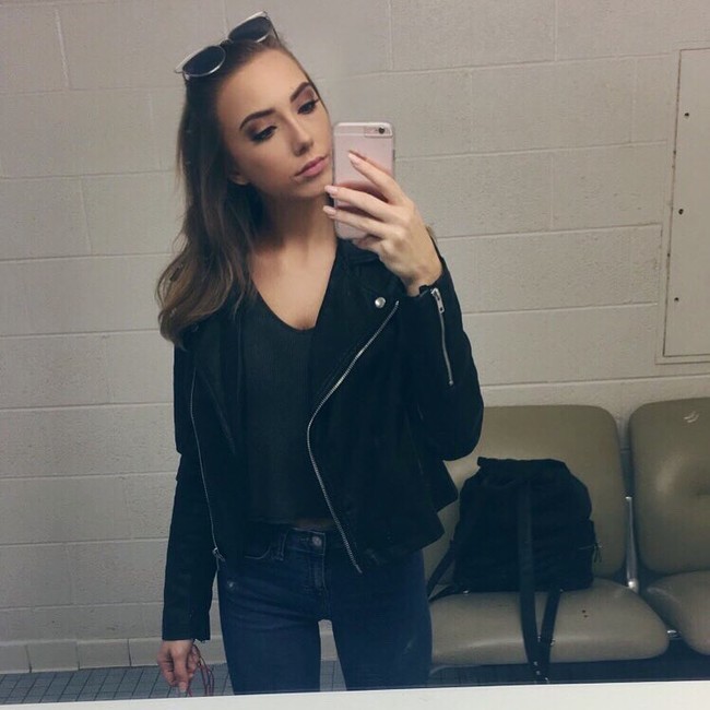 Once when she was a child, Eminem's daughter is now a super hot 21-year-old student - Photo 9.